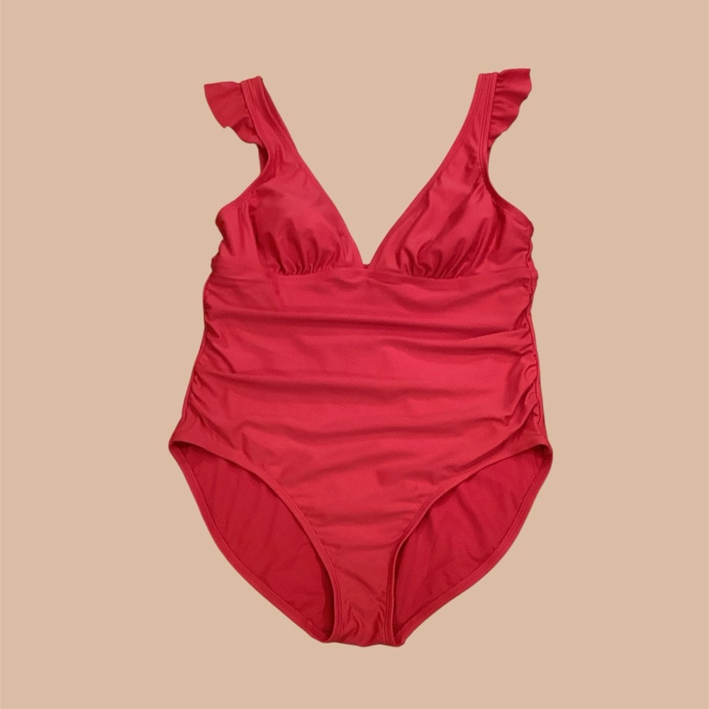 Kona Sol Women’s Ruffled One Piece in Red, size Large ❤️
